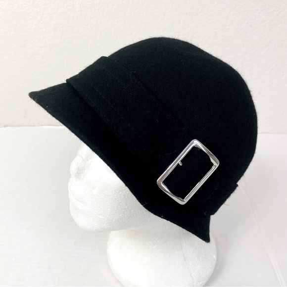 NWT Banana Republic Black 100% Wool Cloche Hat W/ Silver Buckle M/L - Picture 1 of 6